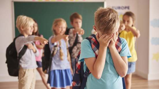 Cómo enseñar a mi hijo a no burlarse de los demás
