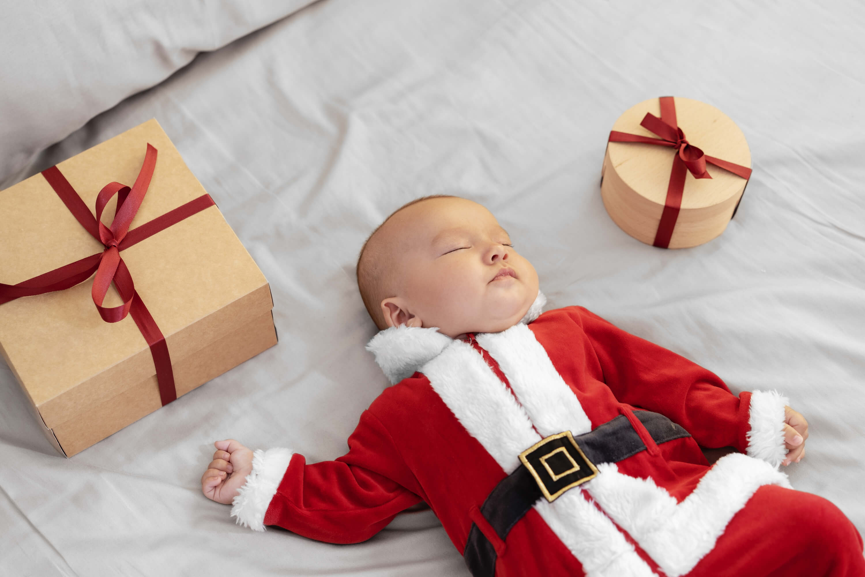 Ideas de regalos para la primera Navidad de un bebé-Freepik