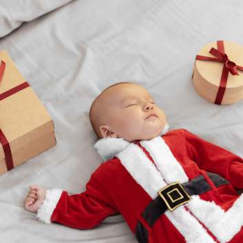 Ideas de regalos para la primera Navidad de un bebé-Freepik