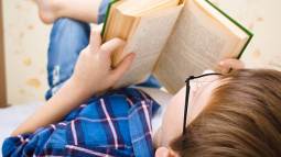 Niño-leyendo