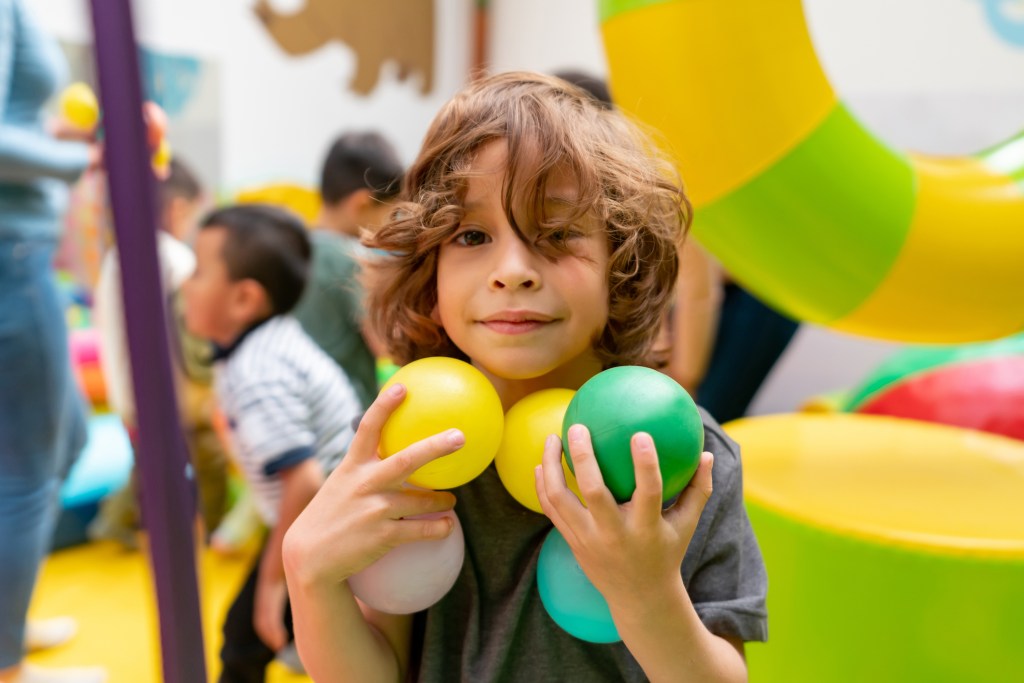 Parque de bolas en Sevilla para ir con niños