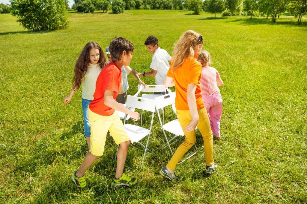 Juego de las sillas musicales