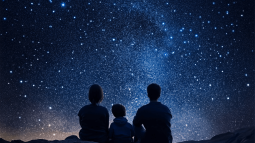 zinetmedia_Fotografa_familia_contemplando_cielo_con_estrellas_dae622ac-6038-4ac9-825a-36757b5def80_2