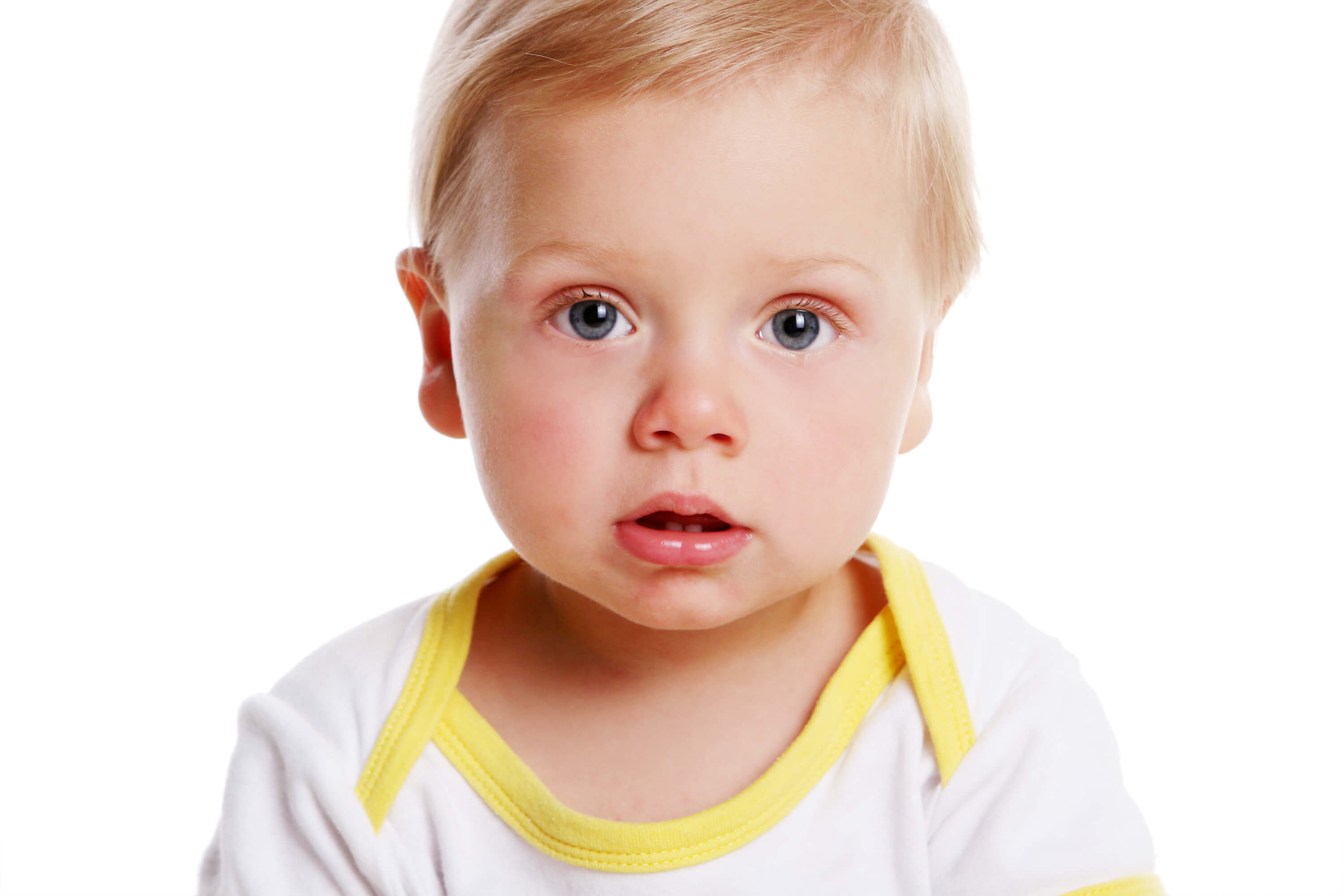 Padres con ojos marrones e hijo con ojos azules