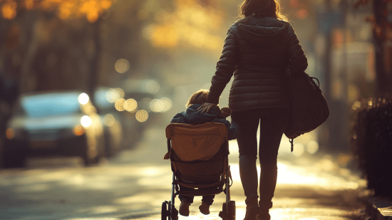 zinetmedia_Crea_una_imagen_real_de_una_madre_empujando_una_si_77184bef-c162-448e-9a83-bb009bcfccc1_0