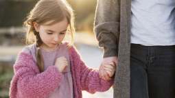 lovely-daughter-mother-holding-hands