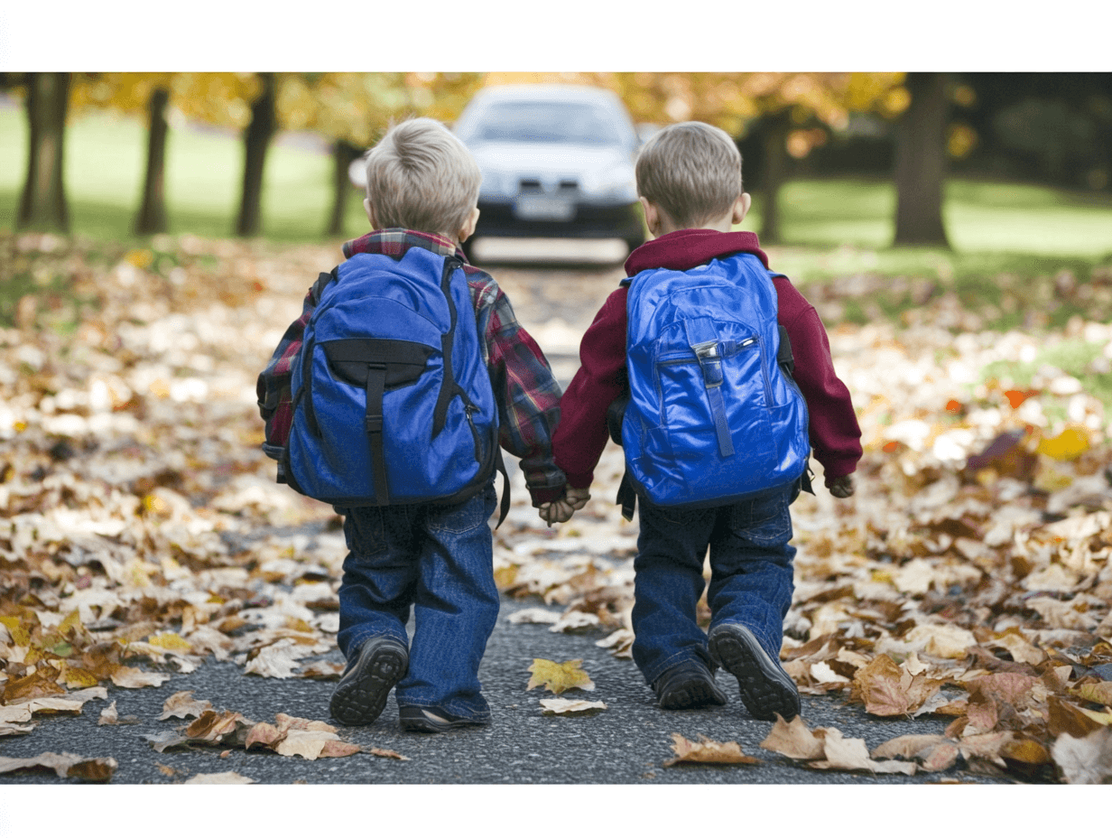 Niños mochilas