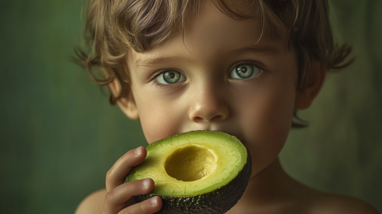 zinetmedia_crea_una_imagen_100_real_de_un_nio_comiendo_un_agu_e44a5a92-10e9-485e-9c44-ba6c422e0092_1