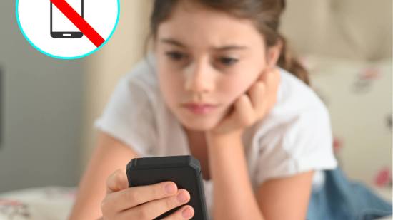 No te vas a creer lo que dice la Asociación Española de Pediatría de Atención Primaria sobre regalar móviles a los niños