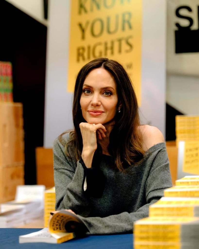 Angelina Jolie, en una firma de libros