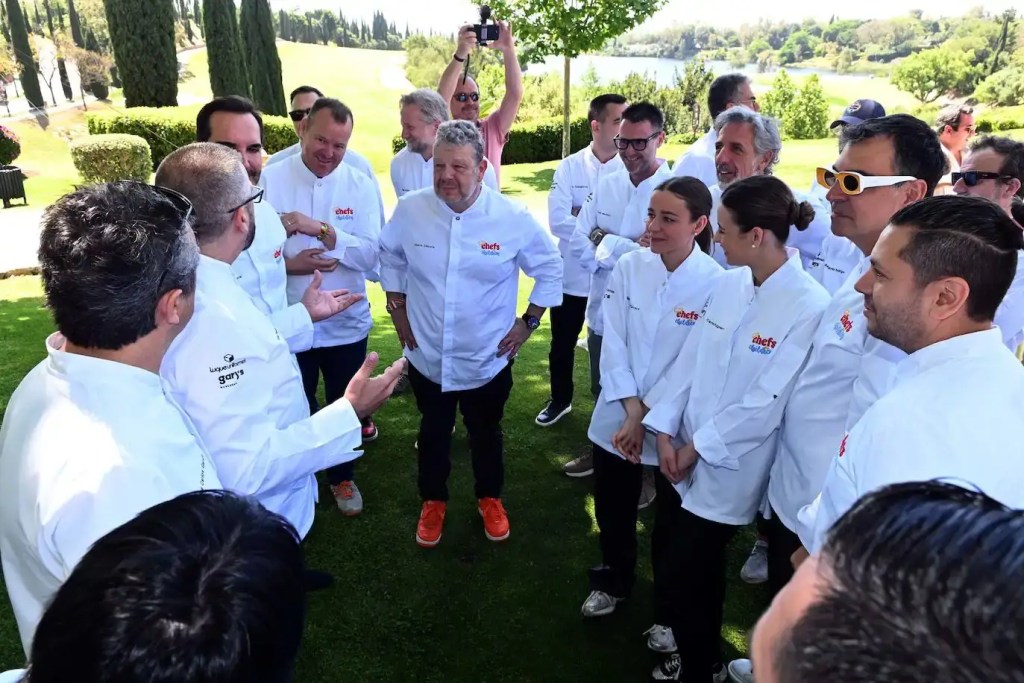 Alberto Chicote y otros chefs estrella Michelín que colaboran con ChefsForChildren