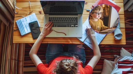Amazon y el Ministerio de Educación firman un acuerdo