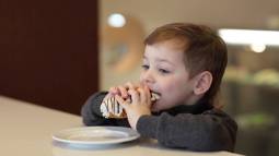 La ‘comida basura’ infantil que arrasa en los supermercados y preocupa al enfermero Don Sacarino