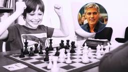 George Clooney enseña a sus hijos cuando pierden al ajedrez