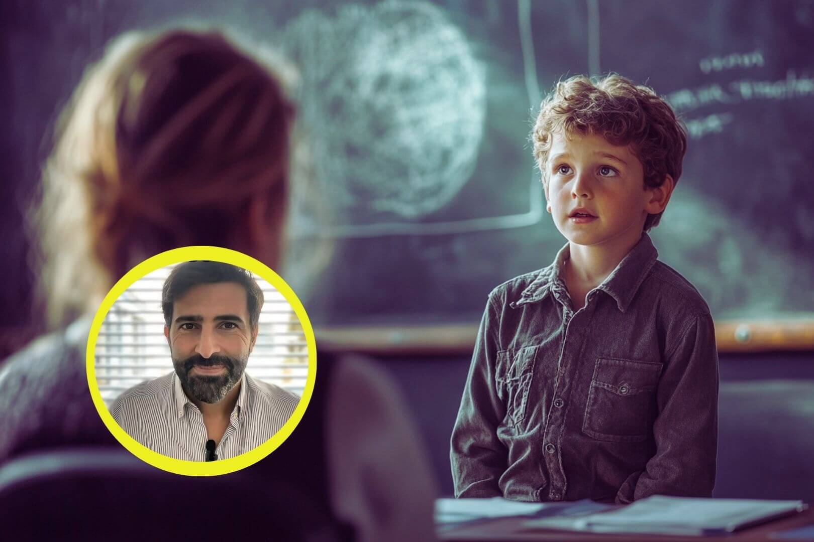 Un niño habla con su profesora