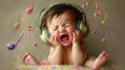 Un bebé escucha música y llora