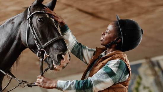 Descubren en Namibia una terapia con caballos que transforma la vida de niños con autismo y TDAH