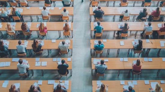 La PAU vuelve con cambios clave: exámenes más competenciales y un enfoque más práctico.
