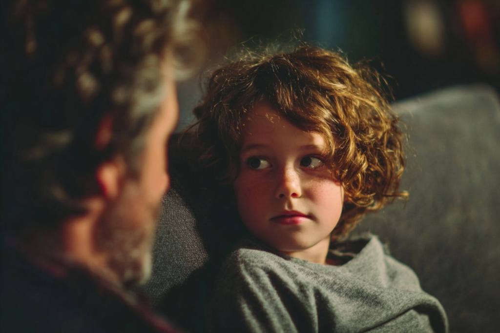 El gesto más poderoso tras un trauma infantil es sentarse a hablar, sin juzgar ni minimizar.