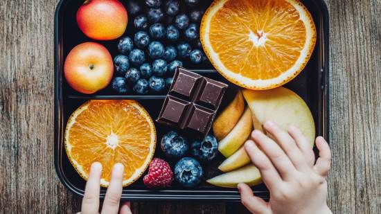 Más que comer fruta: la diversidad diaria de alimentos ricos en flavonoides reduce el riesgo de enfermedades crónicas.