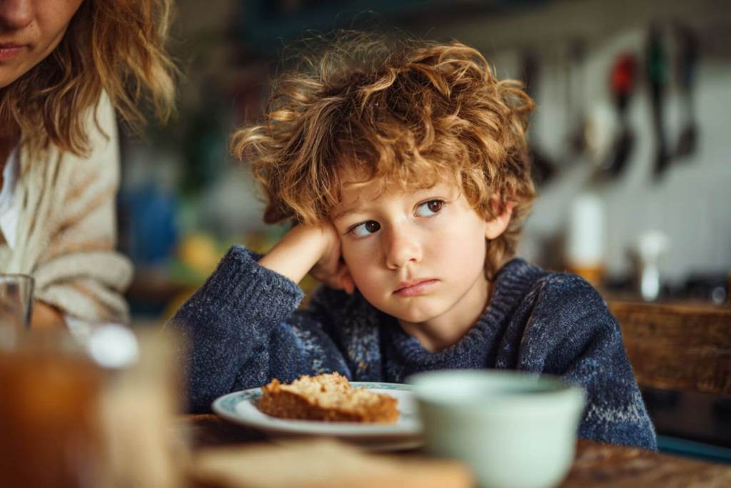 Muchos niños con diarrea pierden el apetito, pero ofrecerles pequeñas cantidades ayuda a su recuperación.
