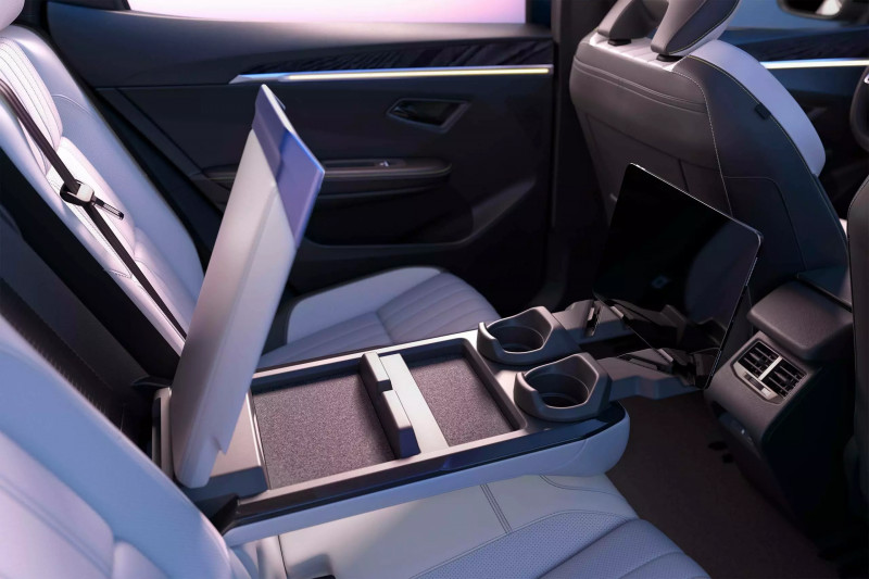 Un eléctrico que planifica tus rutas, reconoce señales, aparca con visión 360° y mantiene a salvo a tu familia. El Renault Scenic E‑Tech redefine el estándar con seguridad, eficiencia y diseño que enamora a primera vista.