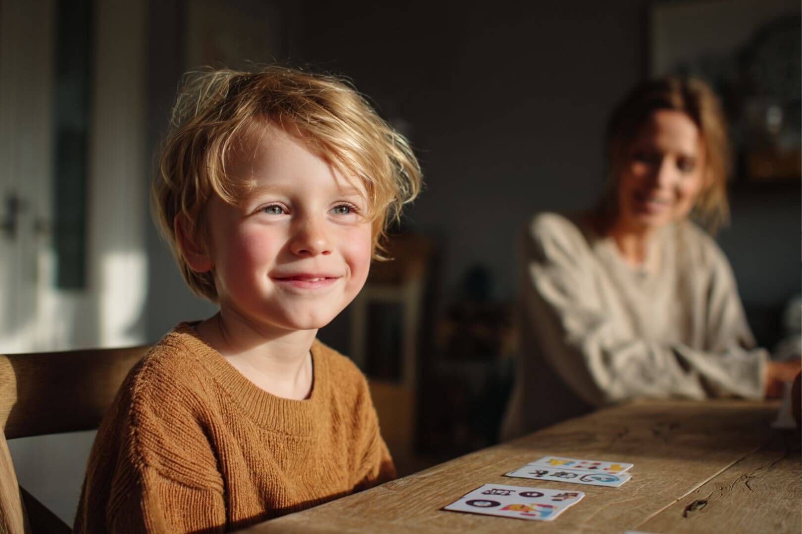 Cuatro perfiles diferentes de niños autistas identificados en el mayor estudio reciente: más de 5.000 participantes permitieron reconocer patrones únicos de desarrollo y necesidades (Midjourney-RG)