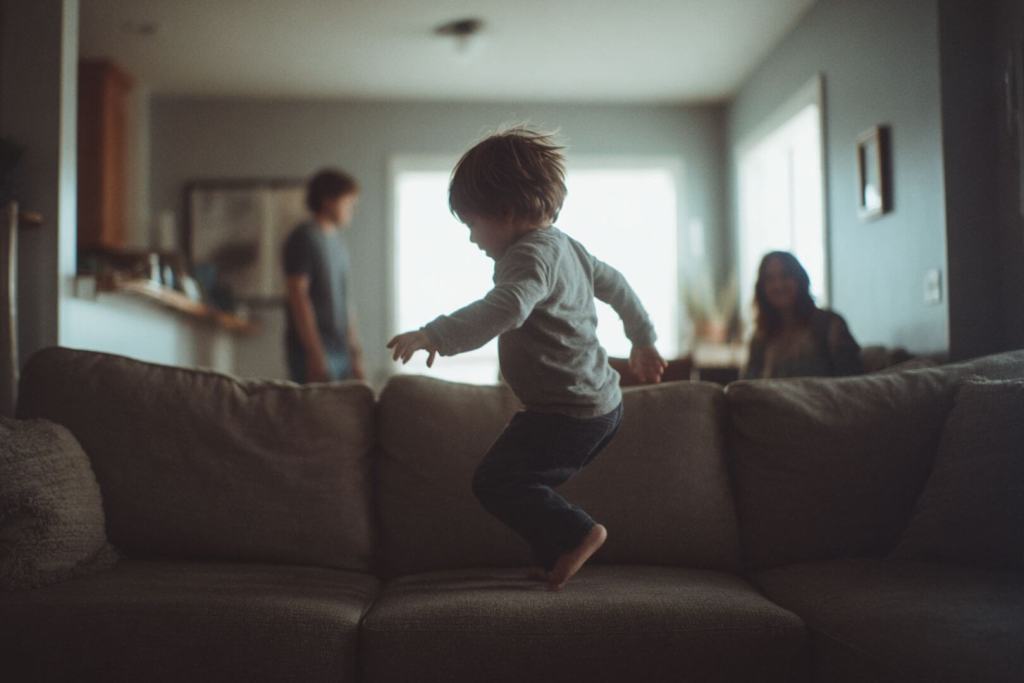 A veces los niños buscan ser vistos incluso a través del mal comportamiento: su necesidad de atención está detrás de muchos retos diarios.